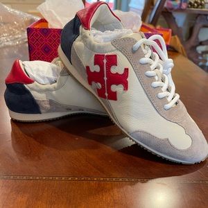 *** NEW/Tory Burch sneakers-leather Suede.Size 6.5 Color: New cream Berry, Beige